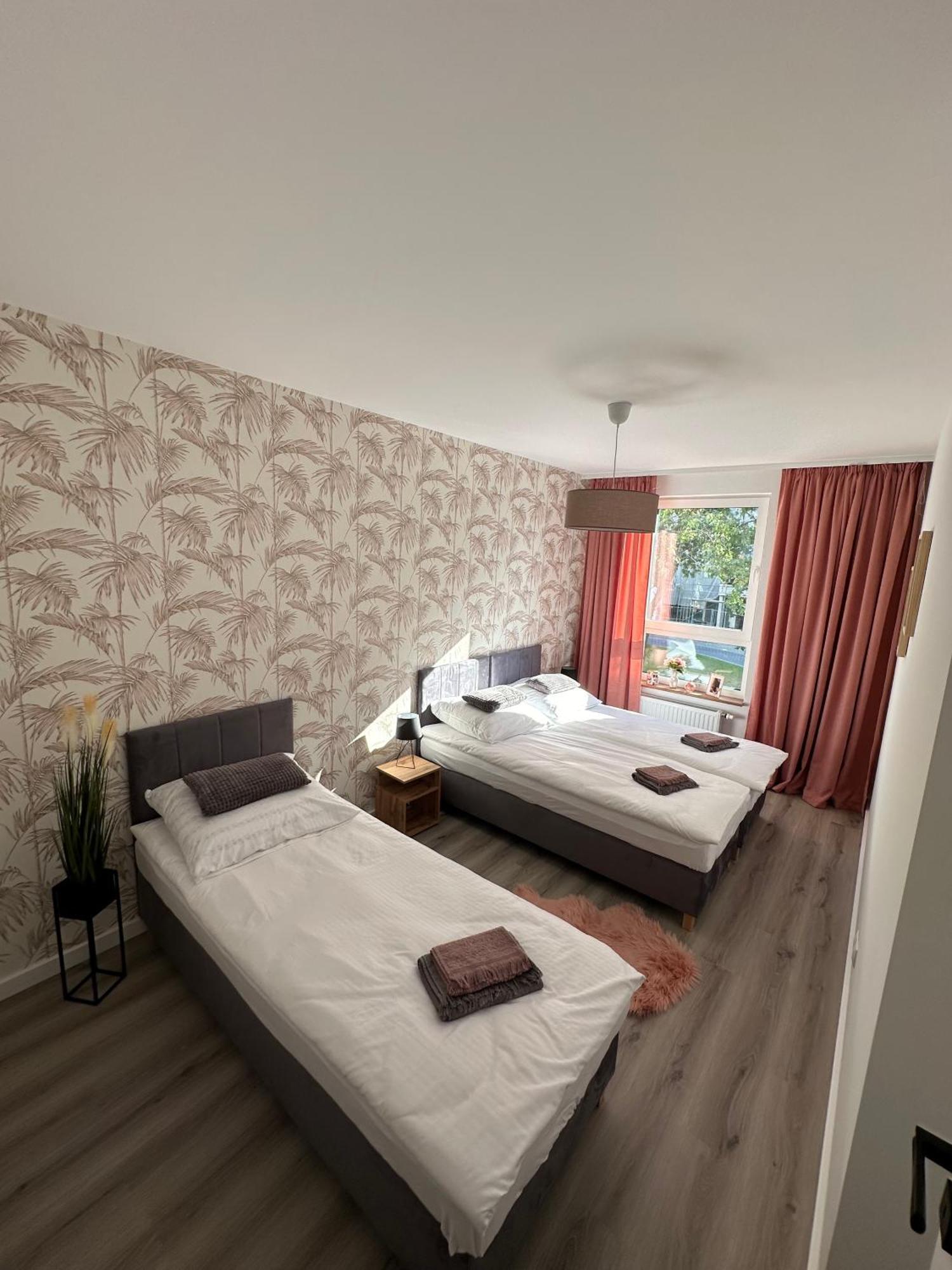 Skytravel 26 Apartament Pileckiego Nowy Dwor Mazowiecki Airport Modlin 24H Exterior photo